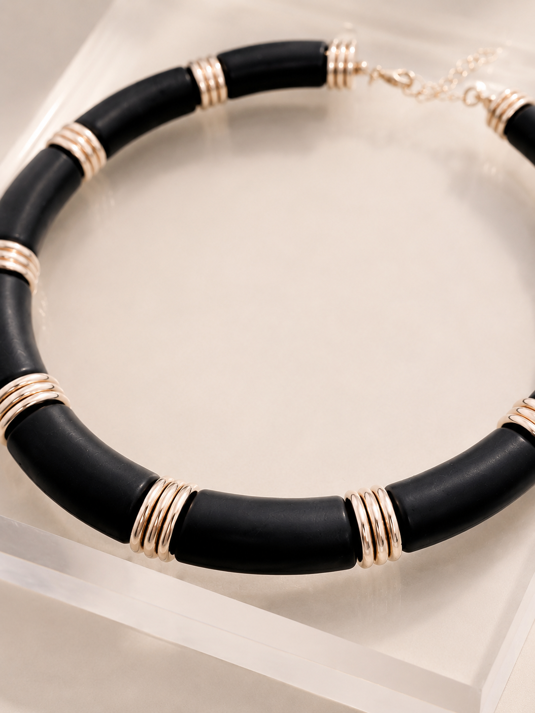 Collar FORTALEZA - Negro