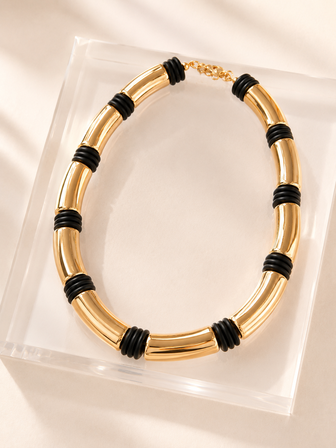 Collar FORTALEZA - Dorado