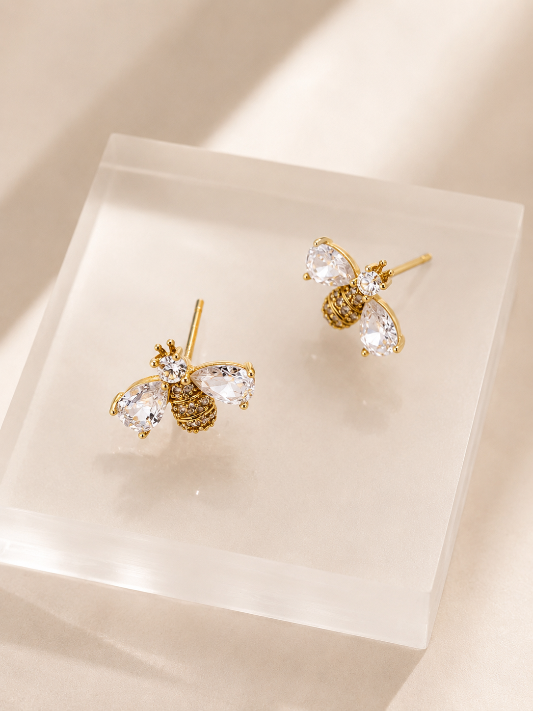 PRISTINE BEE Earrings - Golden