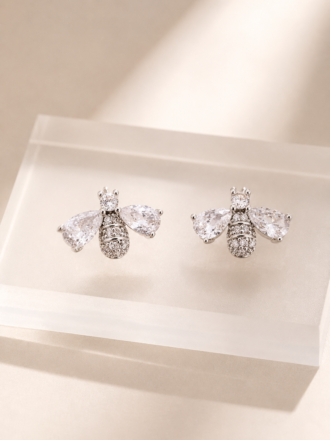 PRISTINE BEE Earrings - Silver-plated