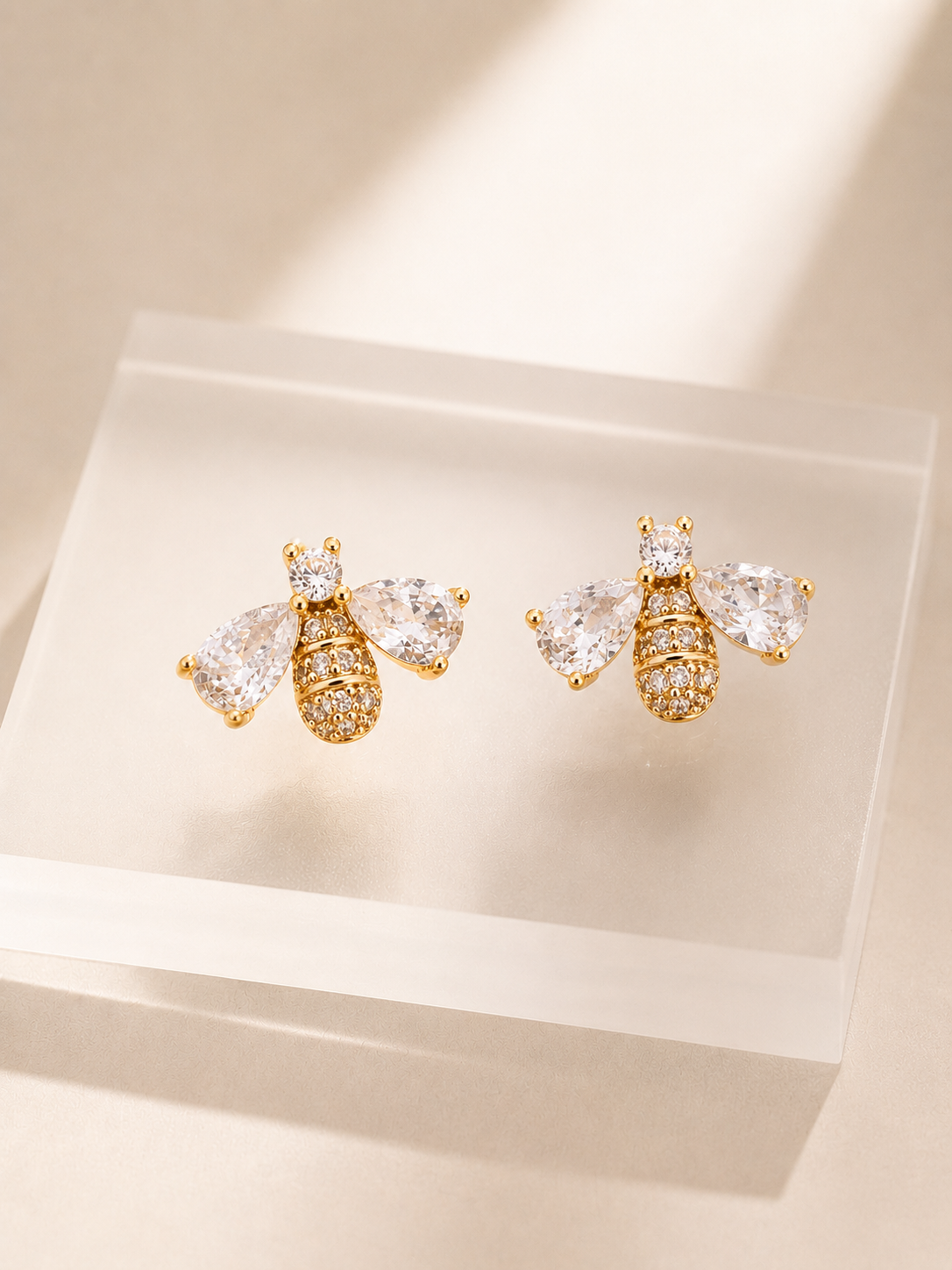 PRISTINE BEE Earrings - Golden