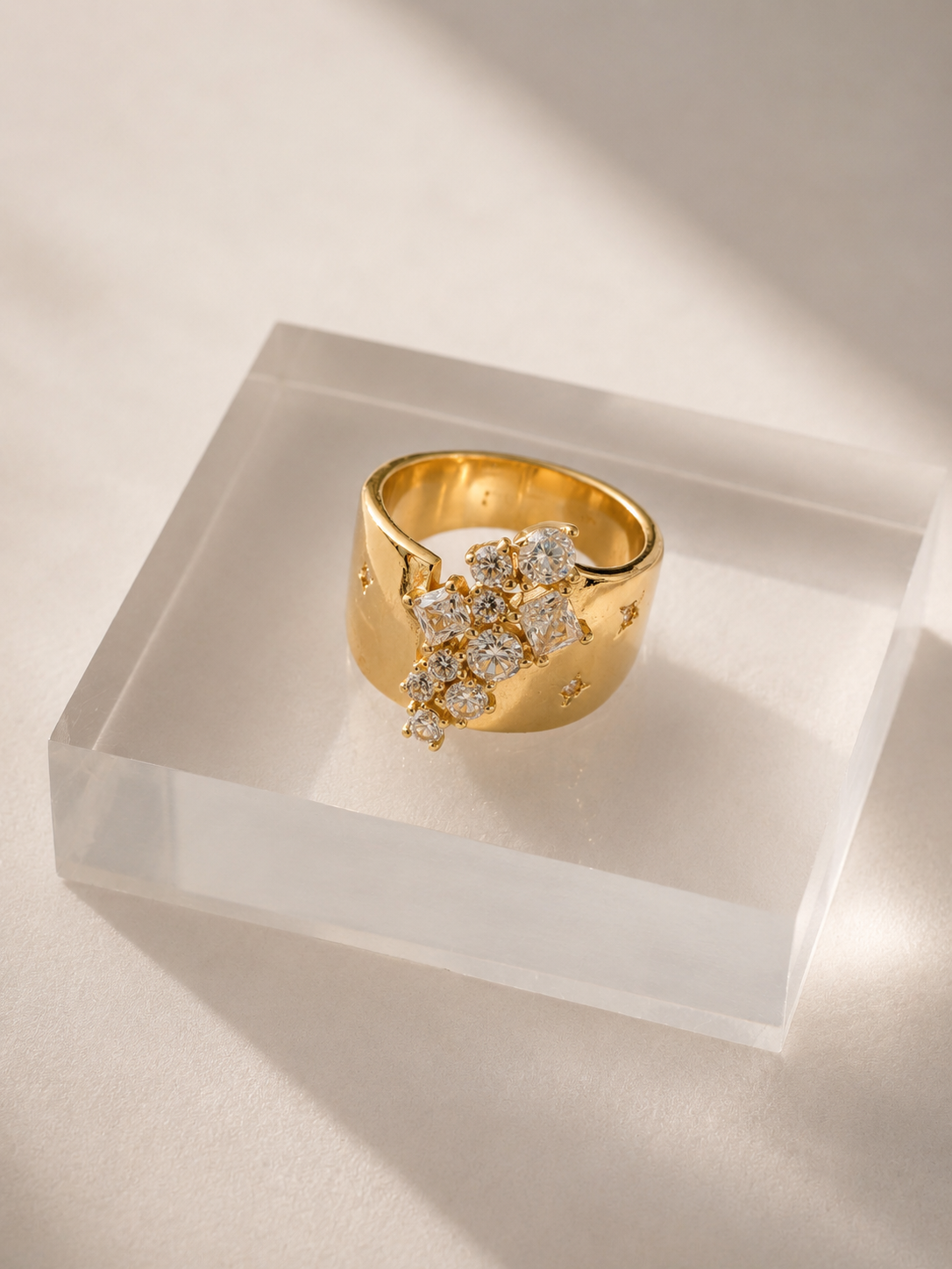 BEE MAGNET Ring