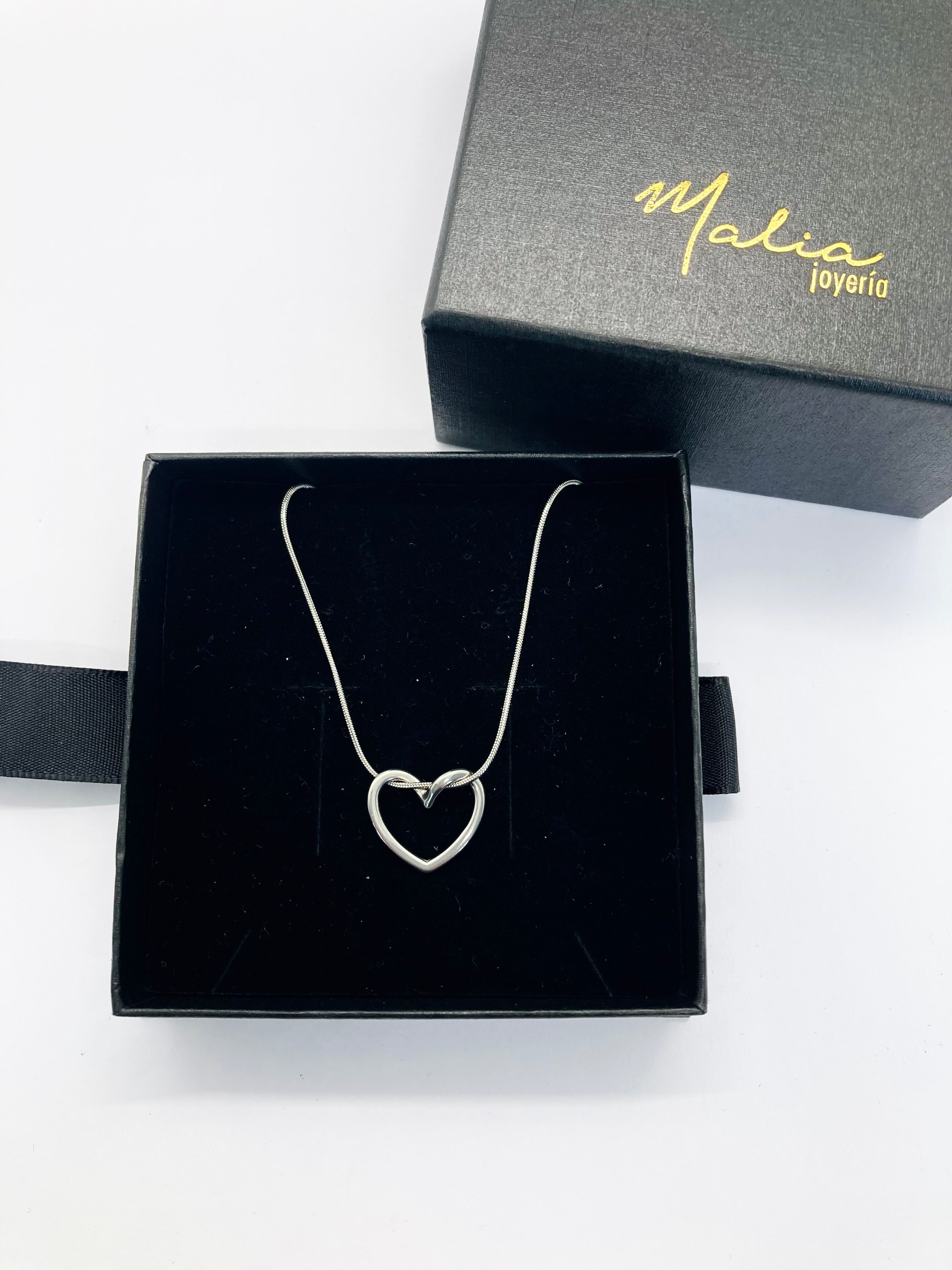 Collar Corazón Silueta en Rodio