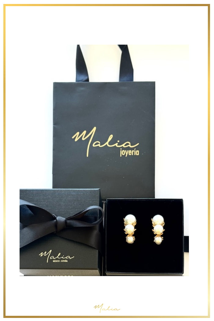 Aretes de Perlas Montadas en Chapa de Oro