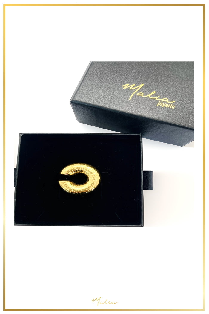 Ear Cuff Martillado en Chapa de Oro