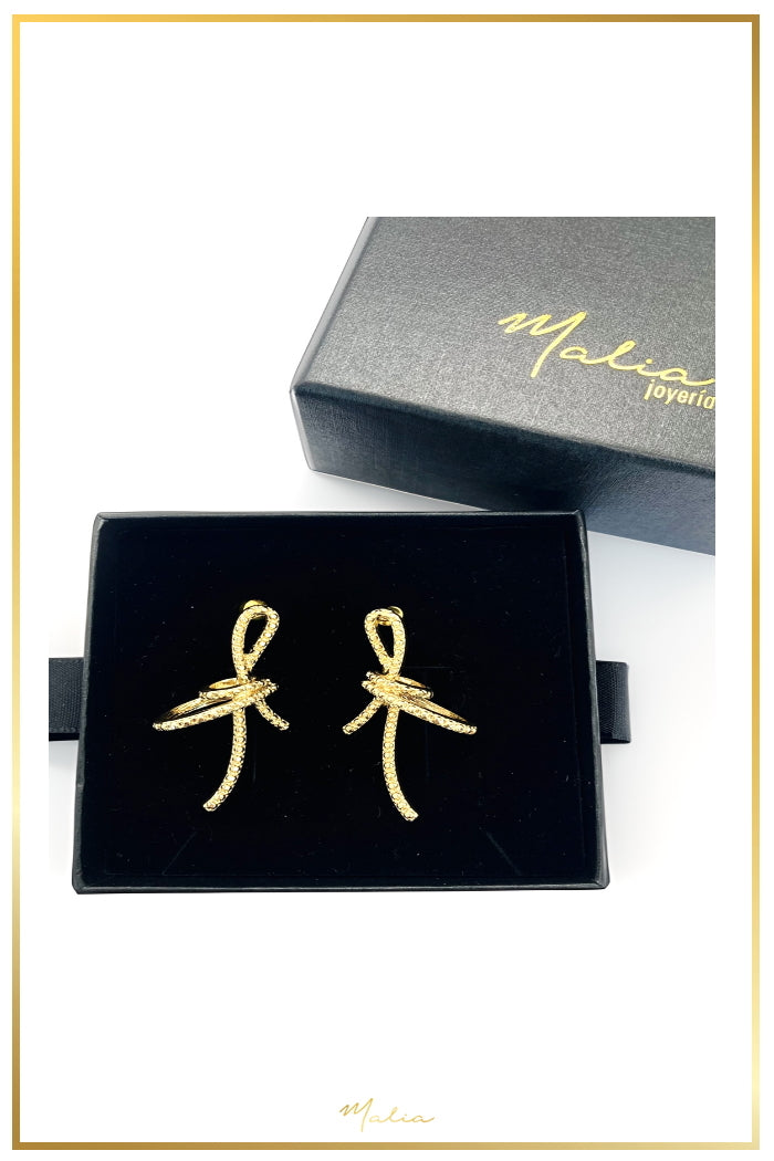 Aretes Nudo en Chapa de Oro