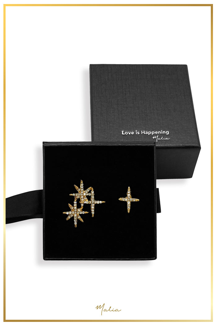 Aretes Estrellas Asimétricas con Circonias en Chapa de Oro