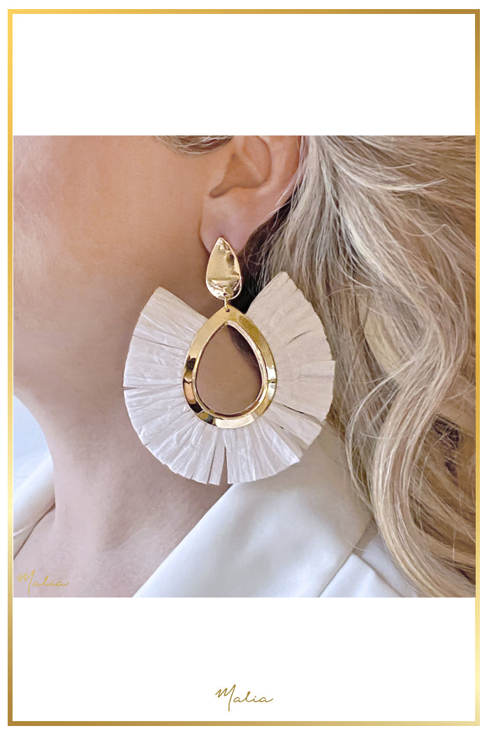 Aretes Raffia Blancos Grandes en Chapa de Oro
