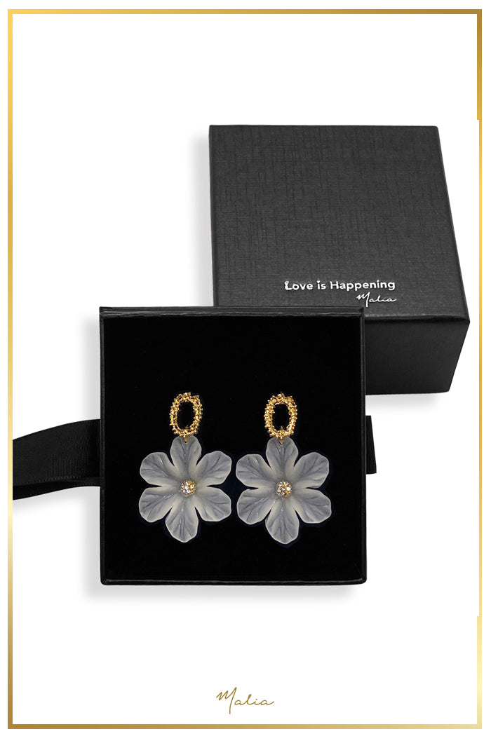 Aretes Flor Resina Blanca Translúcida