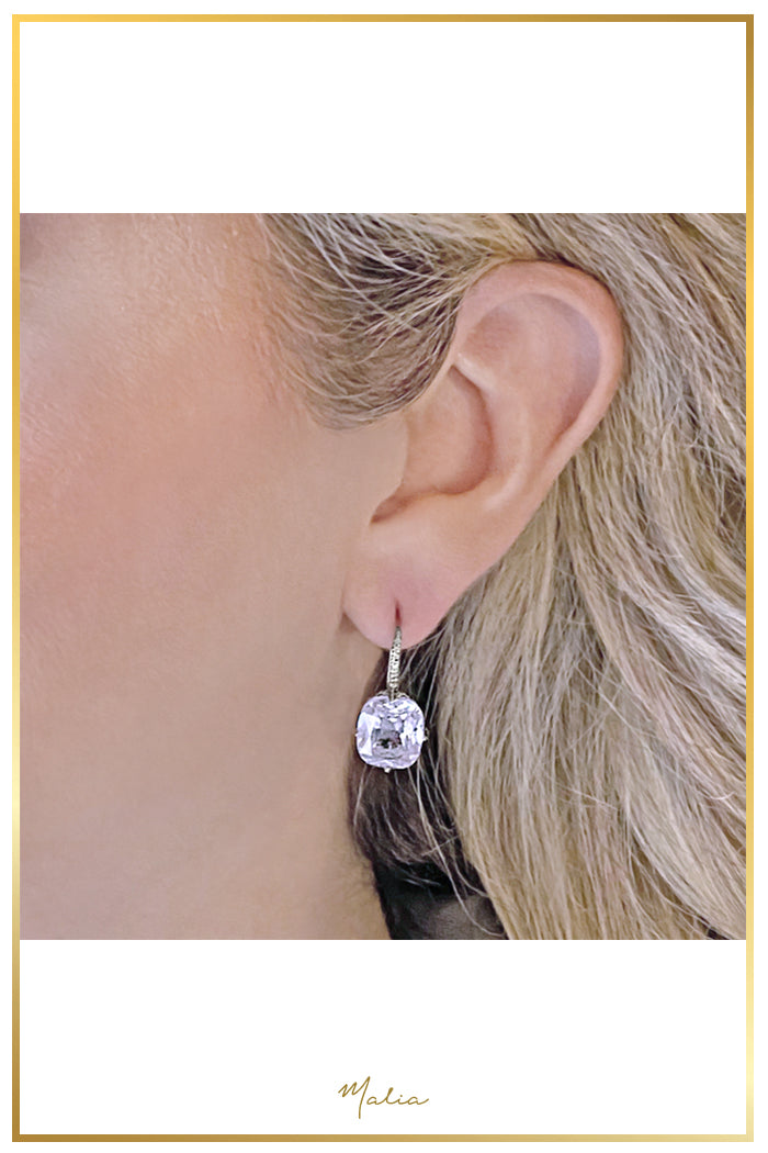 Aretes Circonia Montado con Uñas en Gancho Pavé