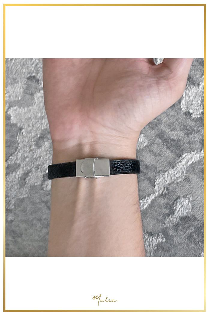 Pulsera Hombre Cuero Negro con Dije Geométrico Plateado