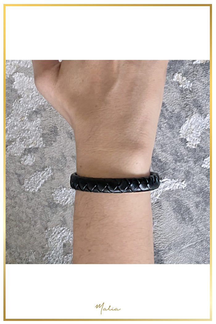 Pulsera Hombre Cuero Trenzado Negro con Broche Dorado