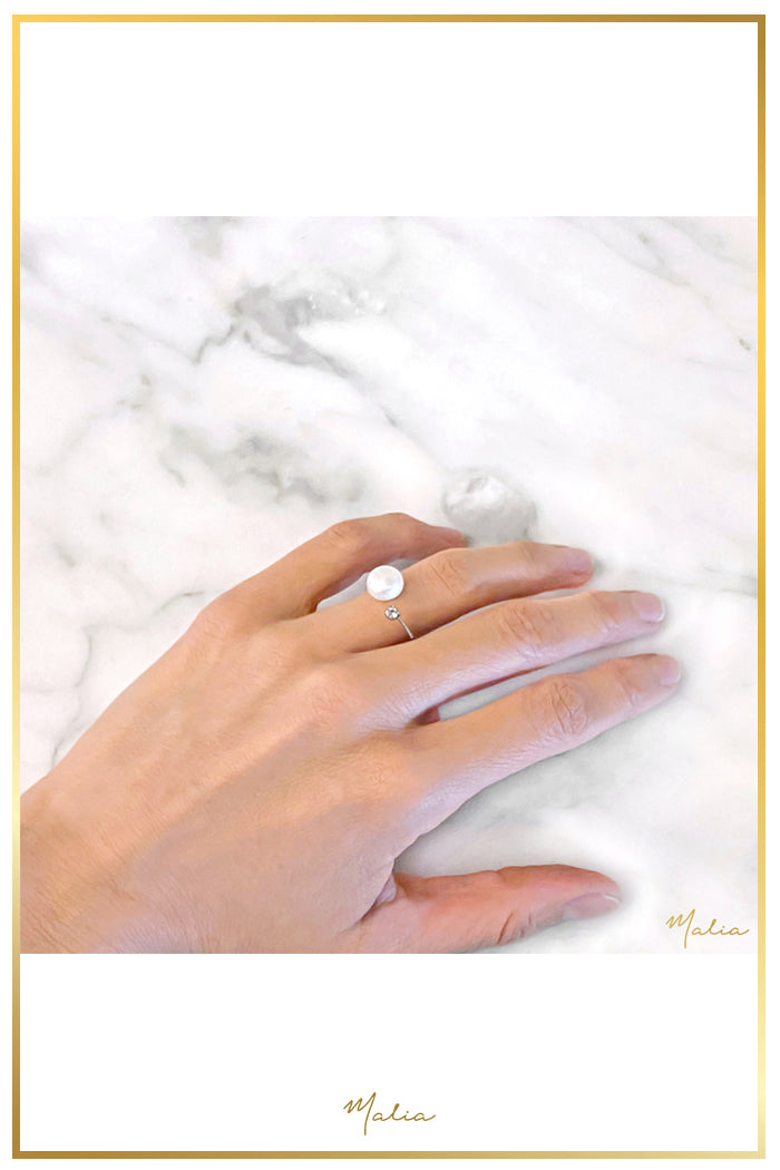 Anillo Tu y Yo Perla Cultivada con Circonia Pequeña en Rodio