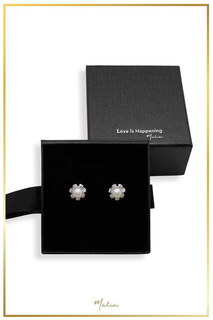 Aretes Flor Perla Pequeña Circonias