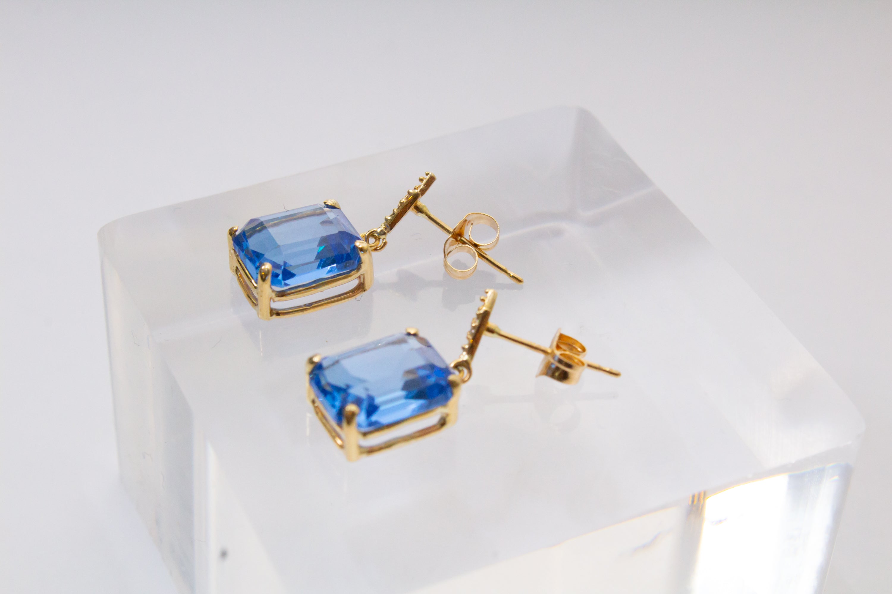 ARETES RELAMPAGO AZUL
