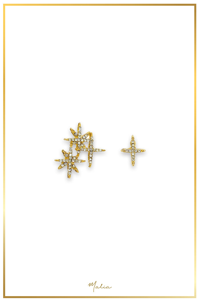 Aretes Estrellas Asimétricas con Circonias en Chapa de Oro